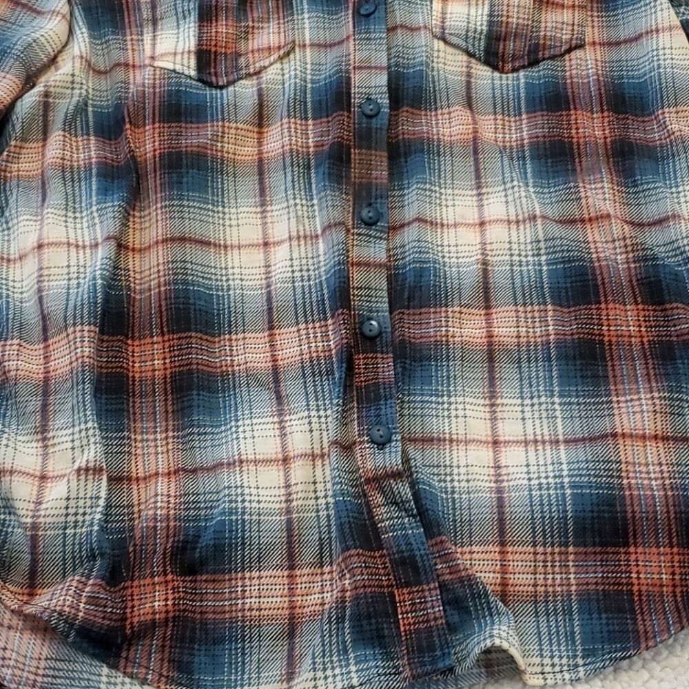 Eden & Olivia woman plaid button down top - Picture 5 of 11
